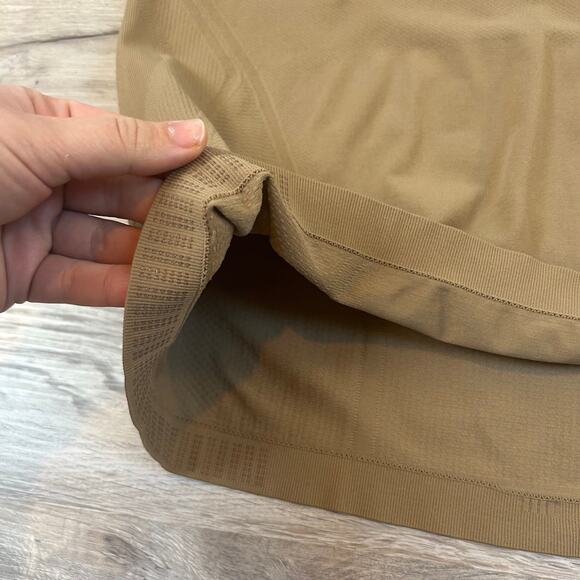 Lululemon Seamless Performance Tee Bronze Green Short Sleeve Ribbed Active Top M - Picture 3 of 6